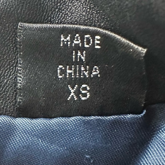 Tahari Genuine Leather Jacket - Picture 5 of 6